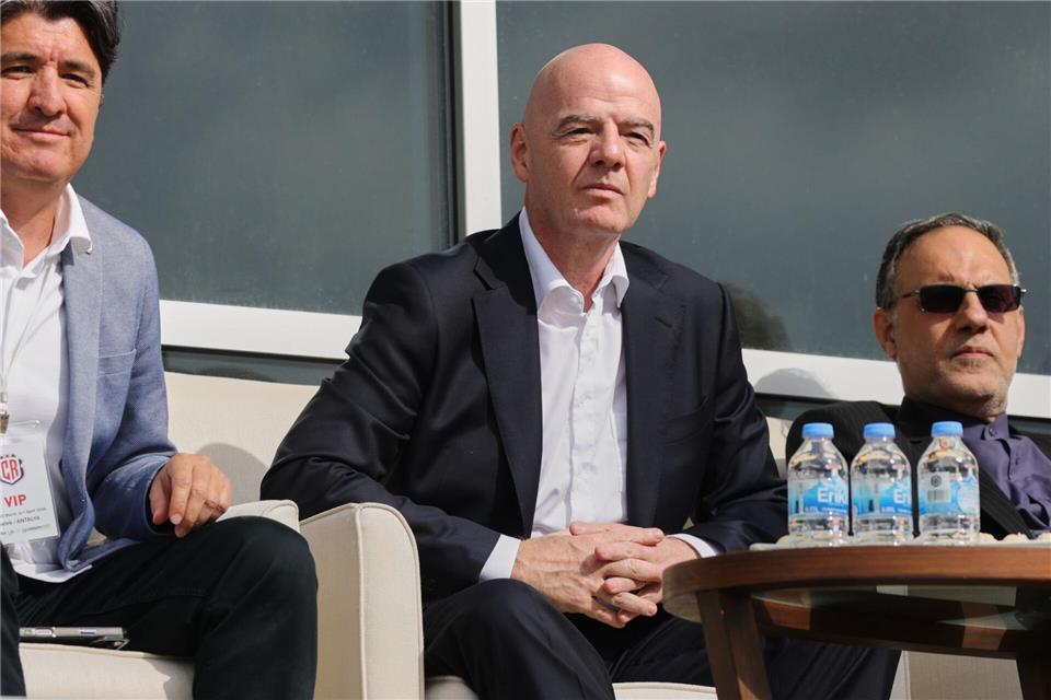 Nach dem Tod des ghanaischen Fußballers Dominic Frimpong drückt FIFA-Chef Infantino sein Beileid aus. (Archivbild)Riza Ozel/AP/dpa