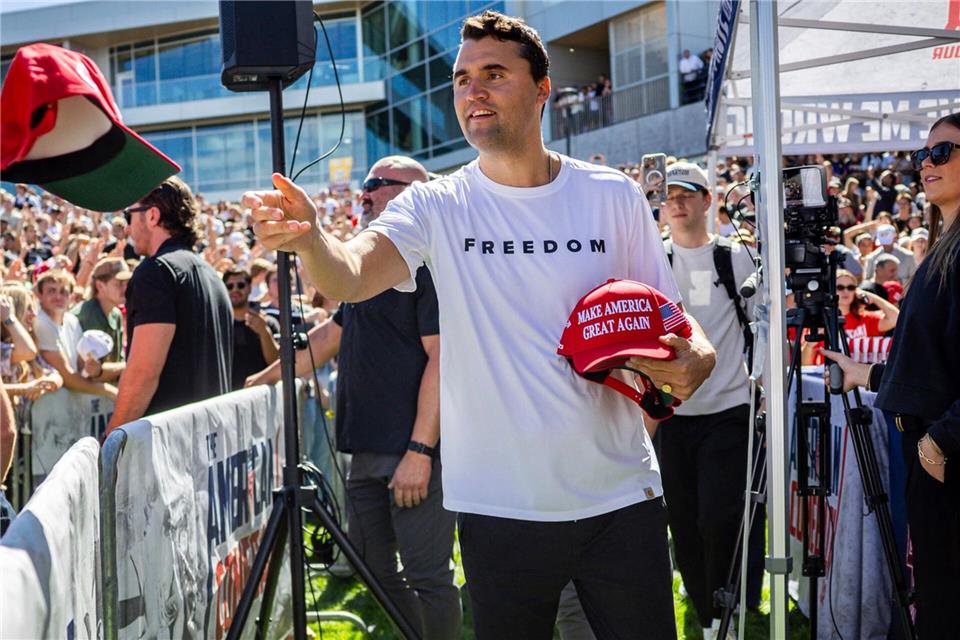Nach dem Tod des rechten US-Aktivisten Charlie Kirk wurde der Tatverdächtige wegen Mordes angeklagt. (Archivbild)Tess Crowley/The Deseret News/AP/dpa