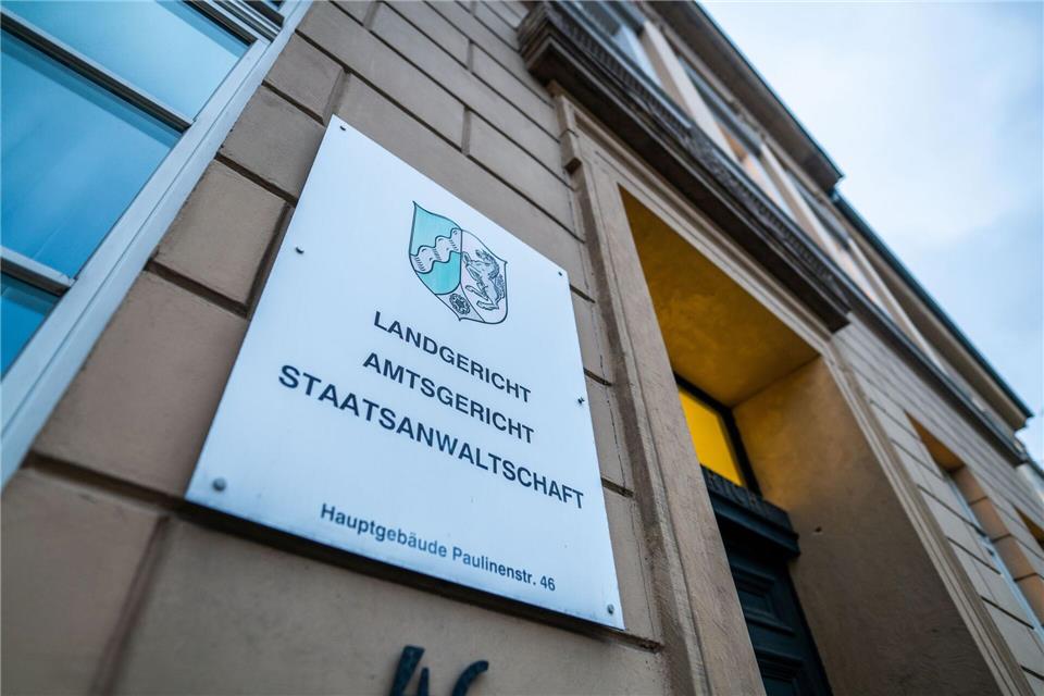 Tod eines Mädchens – Arzt und Krankenschwester vor Gericht Nach dem Tod einer jungen Patientin in einem Krankenhaus im Kreis Lippe verhandelt das Amtsgericht Detmold in der Sache. (Archivbild)Lino Mirgeler/dpa