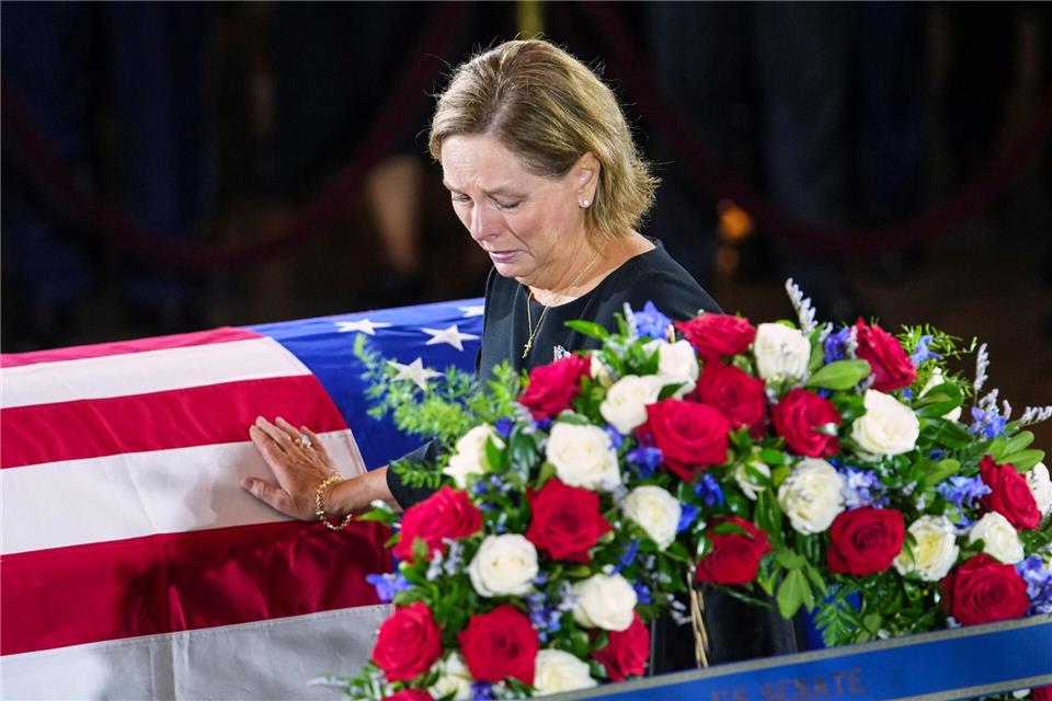 Nach dem Tod von Senator Lindsey Graham setzte sich die auf seinen Sitz nachgerückte Schwester Darline Graham für das Gesetz ein. (Archivbild)Nathan Howard/Pool Reuters/AP/dpa