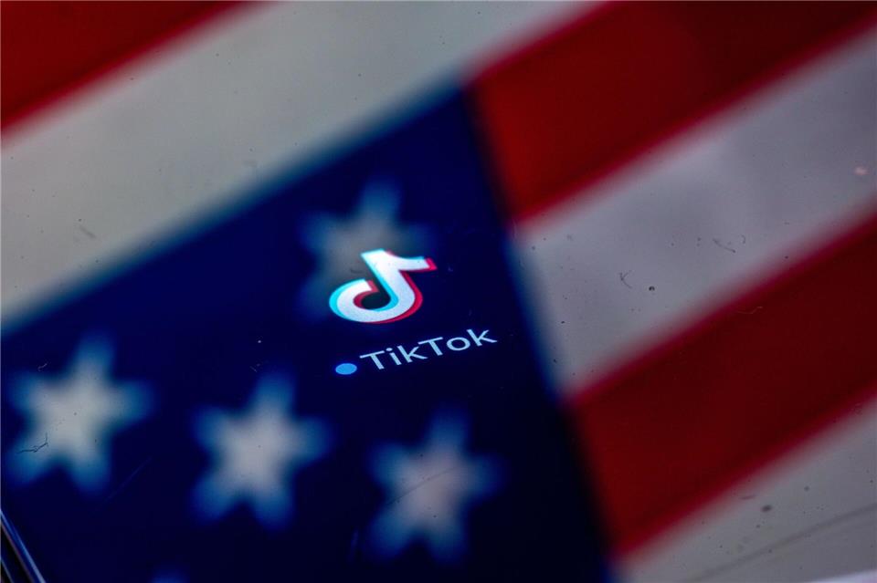 Trump gibt Tiktok noch einen Aufschub in den USA Nach dem US-Gesetz dürfte Tiktok eigentlich nicht mehr in den USA verfügbar sein. (Archivbild)Jens Büttner/dpa