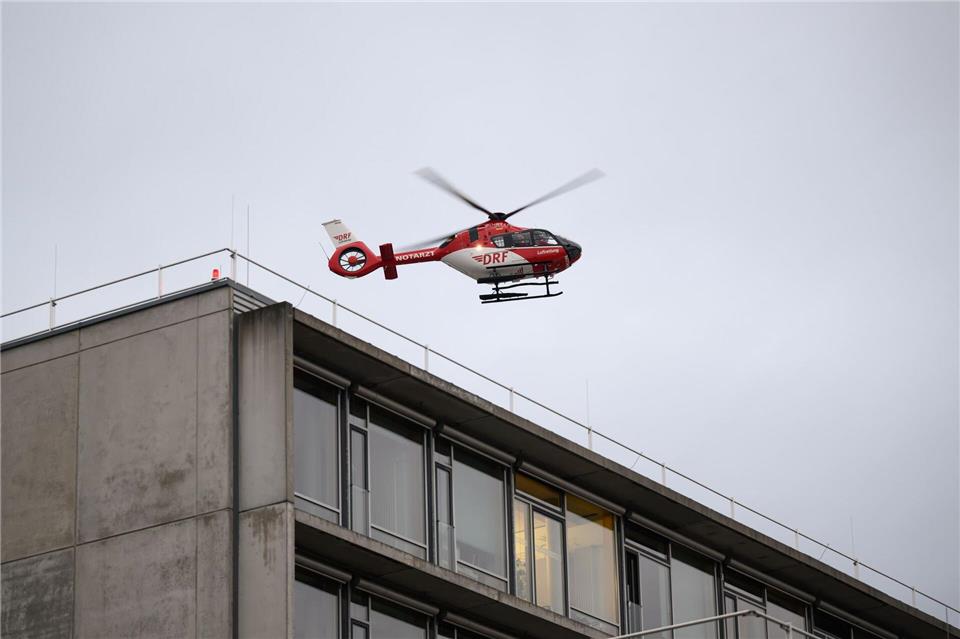 Nach dem Unfall kamen auch Rettungshubschrauber zum Einsatz. (Archivbild)Robert Michael/dpa