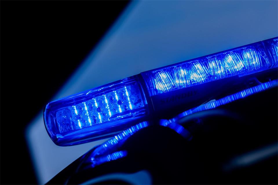 Nach dem Unfall wurde die Autobahn teilweise gesperrt. (Symbolbild)Rolf Vennenbernd/dpa