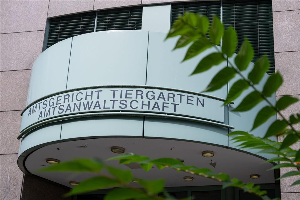 Nach dem Unfalltod eines Fußgängers in Berlin-Oberschöneweide erging gegen einen Transporter-Fahrer eine Geldstrafe von 2.000 Euro. (Symbolbild) Monika Skolimowska/dpa