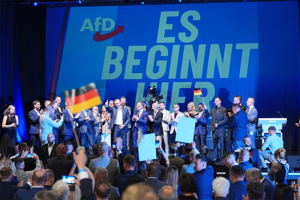 Nach dem Wahlsieg der AfD in Sachsen-Anhalt fordern auch Politiker in Sachsen eine Kurskorrektur im Bund.Michael Kappeler/dpa