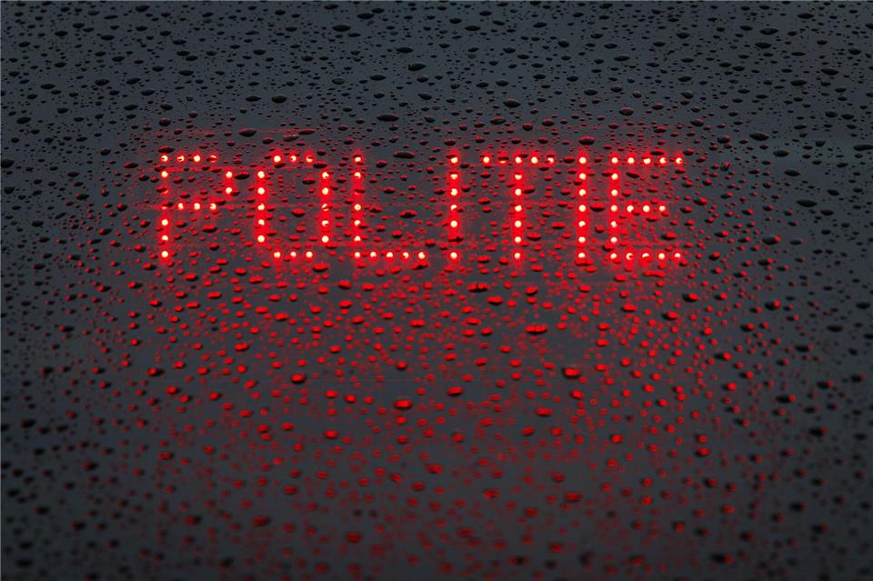 Nach dem Zweitliga-Spiel Schalke Paderborn wird eine Frau angefahren, der Verursacher in den Niederlanden gestoppt.Friso Gentsch/dpa