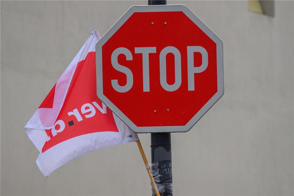 Nach dem ergebnislosen Ende der zweiten Tarifrunde hatte Verdi zu einem Warnstreik in Dresden aufgerufen. (Symbolbild)Klaus-Dietmar Gabbert/dpa