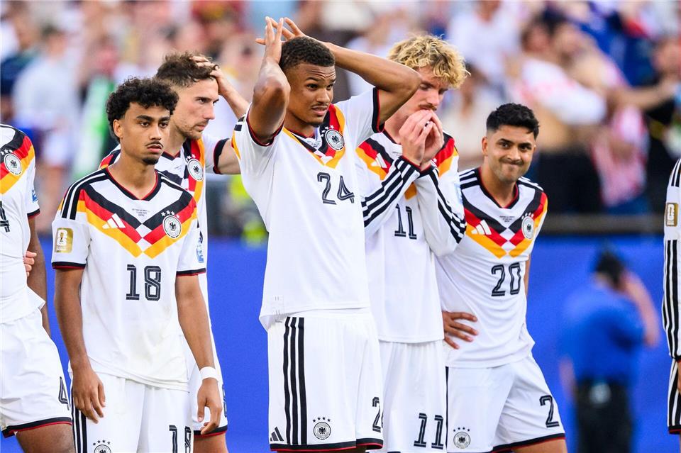 Nach dem frühen WM-Aus ist die DFB-Auswahl in der Weltrangliste zurückgefallen. (Archivbild)Tom Weller/dpa