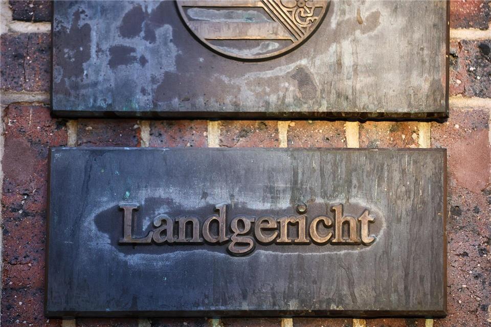 Nach dem gewaltsamen Tod einer Frau steht ein 39-Jähriger vor Gericht. (Archivbild)Jan Woitas/dpa