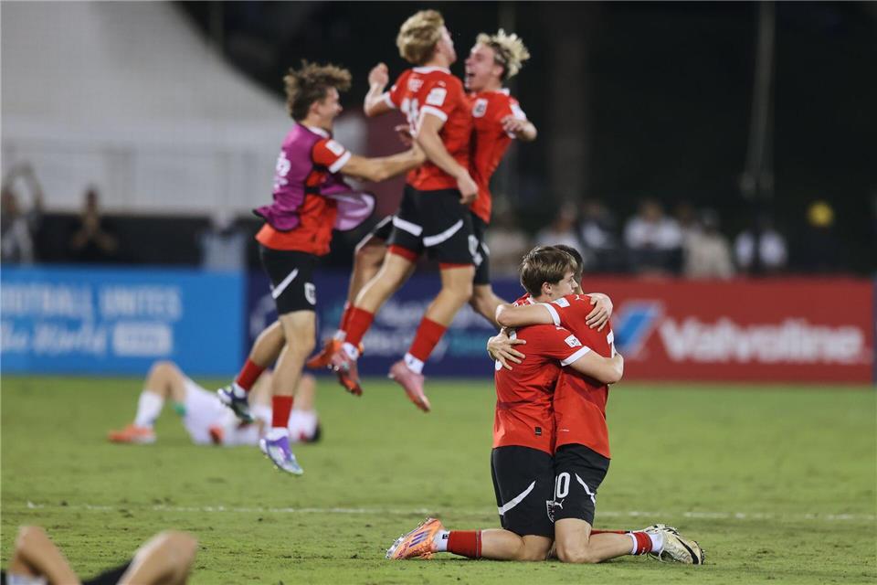 Nach dem historischen Erfolg gibt es kein Halten mehr.Hussein Sayed/AP/dpa