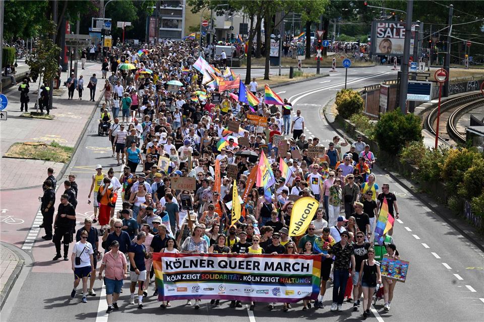 Nach dem islamistischen Anschlag in Berlin hatten Initiativen und Vereine zu der Demo in Köln aufgerufen. Roberto Pfeil/dpa
