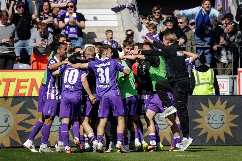 Nach dem späten Siegtor gegen Verl kannte der Jubel beim VfL Osnabrück keine Grenzen.David Ebener/dpa