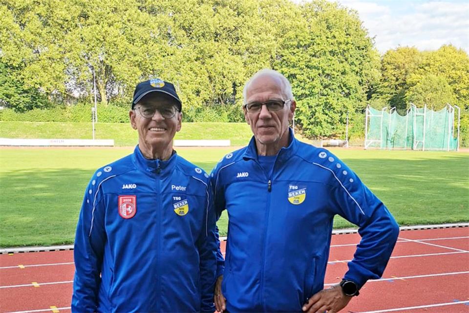 Nach den Ergebnissen in Witten-Annen blicken die Werfer Heinz-Peter Ruttert (links) und Manfred Wameling optimistisch auf das Saisonfinale am 3. Oktober in Gladbeck.