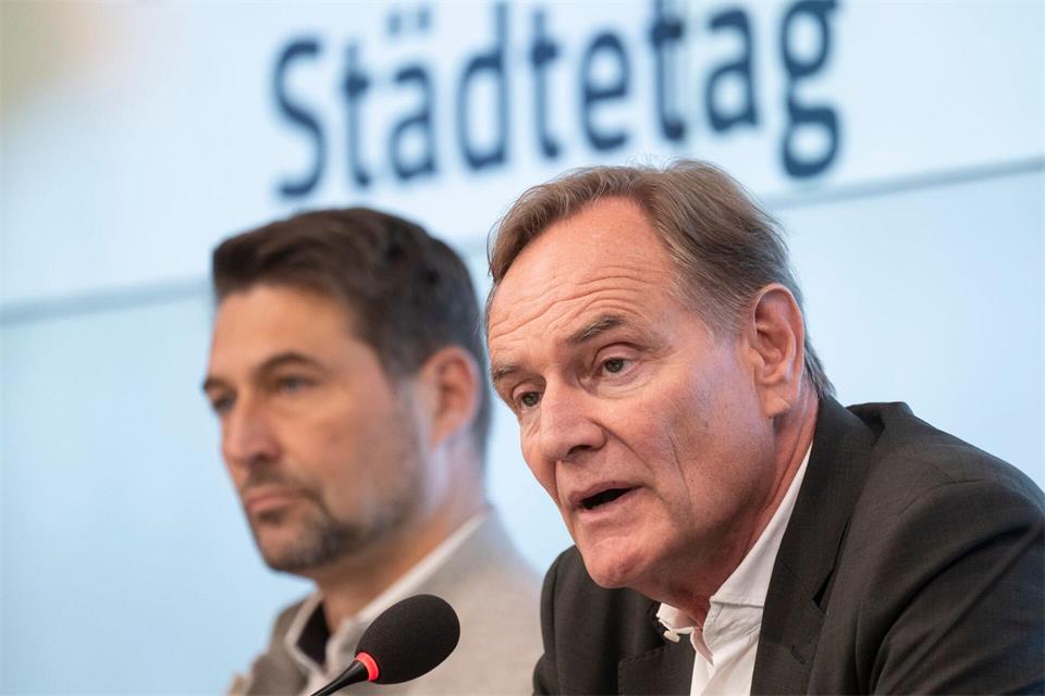 Nach den Landtagswahlen fordert der Deutsche Städtetag eine Reform von Bund-Länder-Kommunalfinanzen. (Archivbild)Marijan Murat/dpa