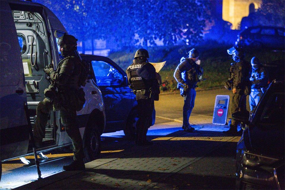 Nach den Schüssen rückte ein Spezialeinsatzkommando an.Jason Tschepljakow/dpa