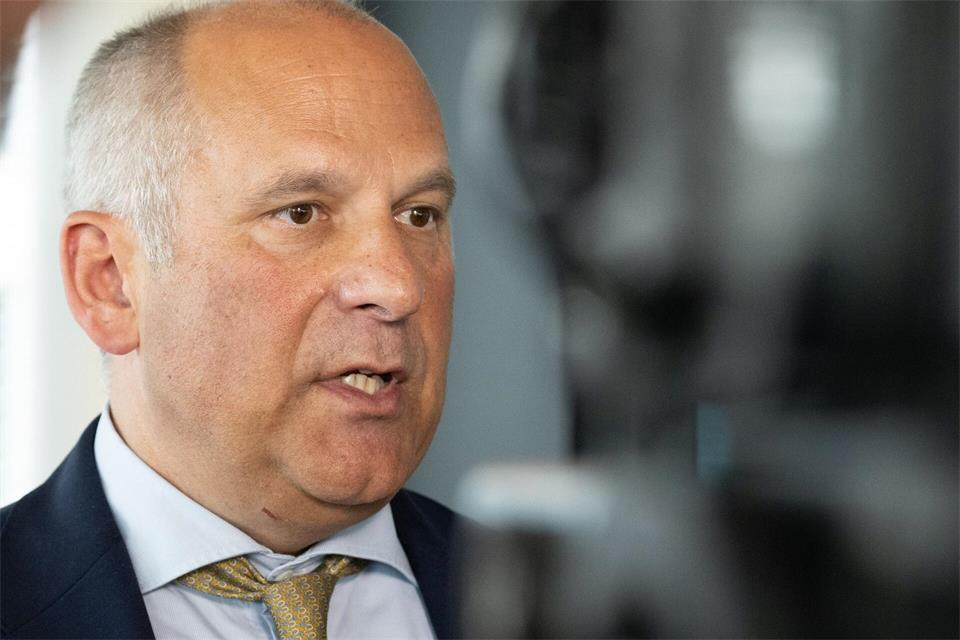 Nach den Worten des Ministers widmet Hessen der Bekämpfung des Linksextremismus die gleiche Aufmerksamkeit wie der Bekämpfung des Rechtsextremismus. (Archivbild)Boris Roessler/dpa