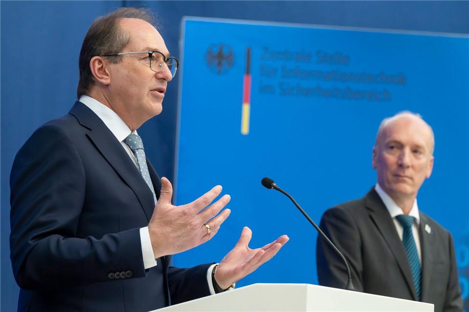 Nach den Worten von Innenminister Dobrindt steht die Vereinbarung mit den islamistischen Taliban über Abschiebungen nach Afghanistan vor dem Abschluss. Peter Kneffel/dpa