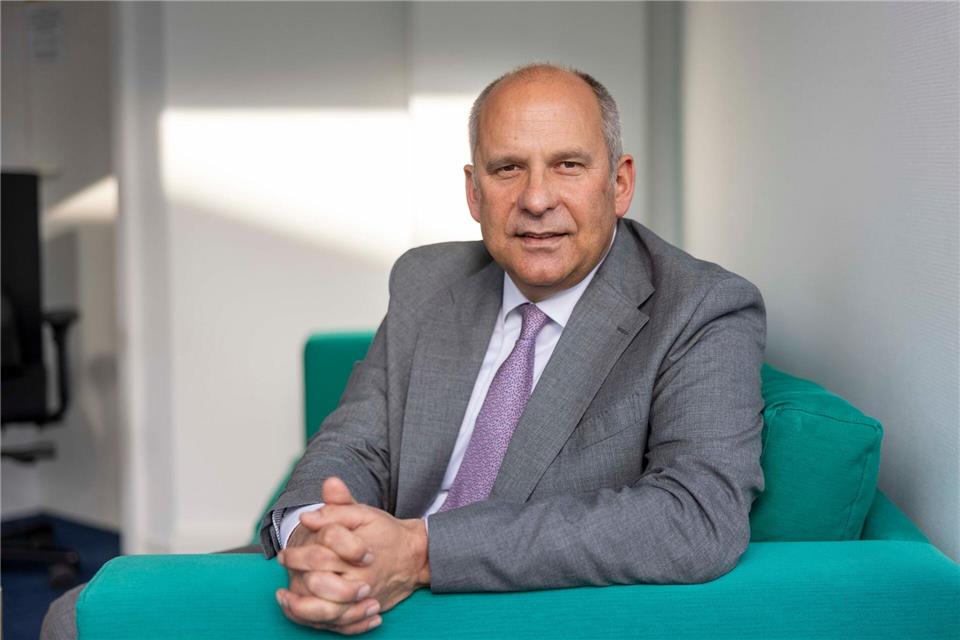 Nach den Worten von Minister Roman Poseck hatte das Land - was die AfD betrifft - per Gerichtsentscheidung einen „Maulkorb“ bekommen. (Archivbild)Helmut Fricke/dpa