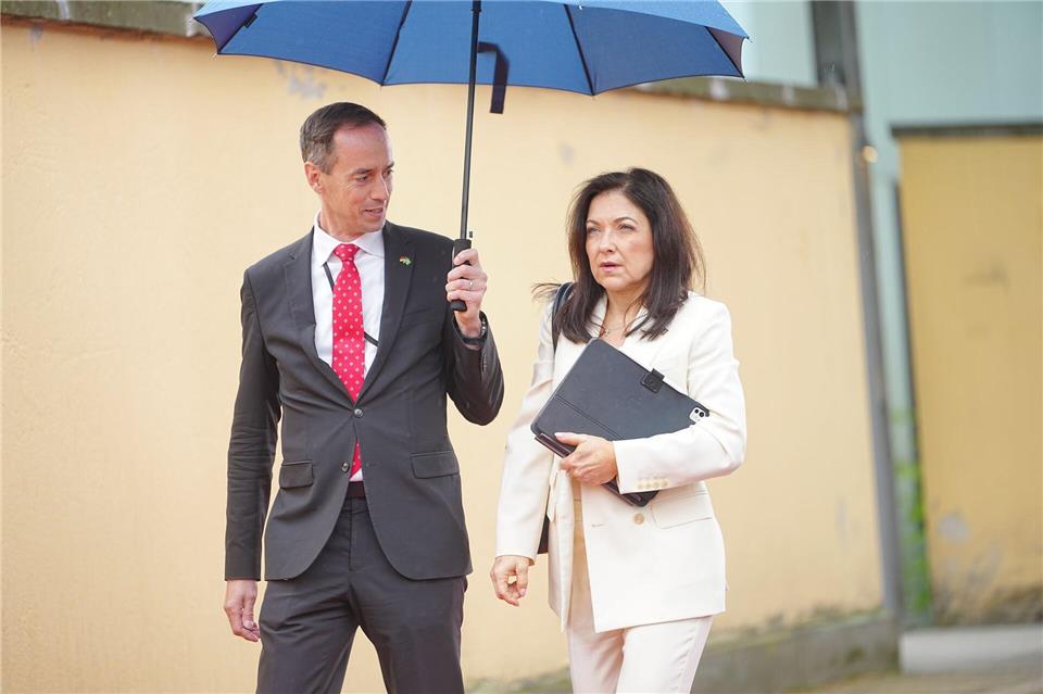 Nach den Worten von Wirtschaftsministerin Reiche geht auch darum, die Raffineriekapazitäten hochhalten zu können.Michael Kappeler/dpa