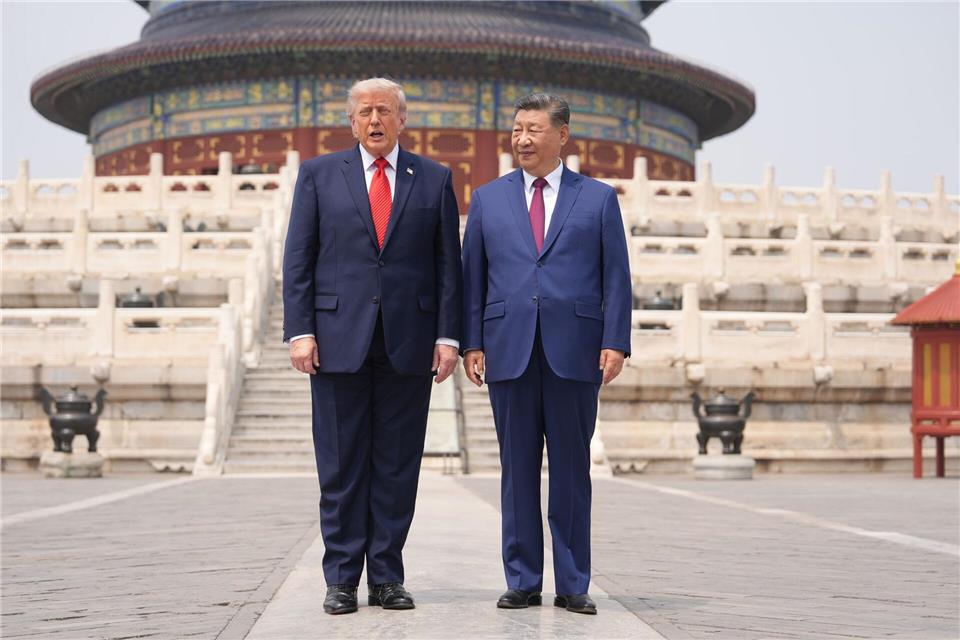 Nach den ersten Gesprächen zeigte Xi Trump den Himmelstempel in Peking.Mark Schiefelbein/AP/dpa
