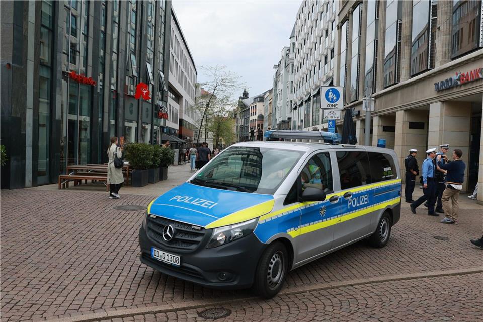 Nach der Amokfahrt eines 33-Jährigen in Leipzig kommt der Mann vorerst in eine Psychiatrie. Jan Woitas/dpa