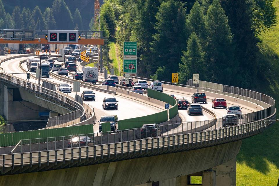Nach der Aufhebung der Brenner-Sperre herrschte zeitweise reger Verkehr.Peter Kneffel/dpa