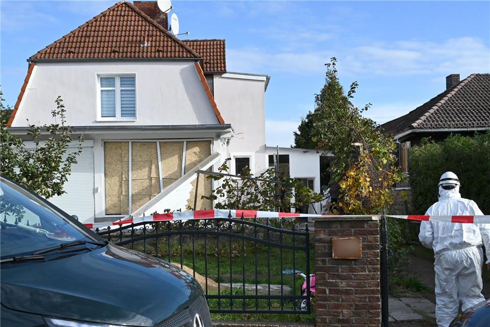 Nach der Explosion ermittelt das LKA.Jens Kalaene/dpa