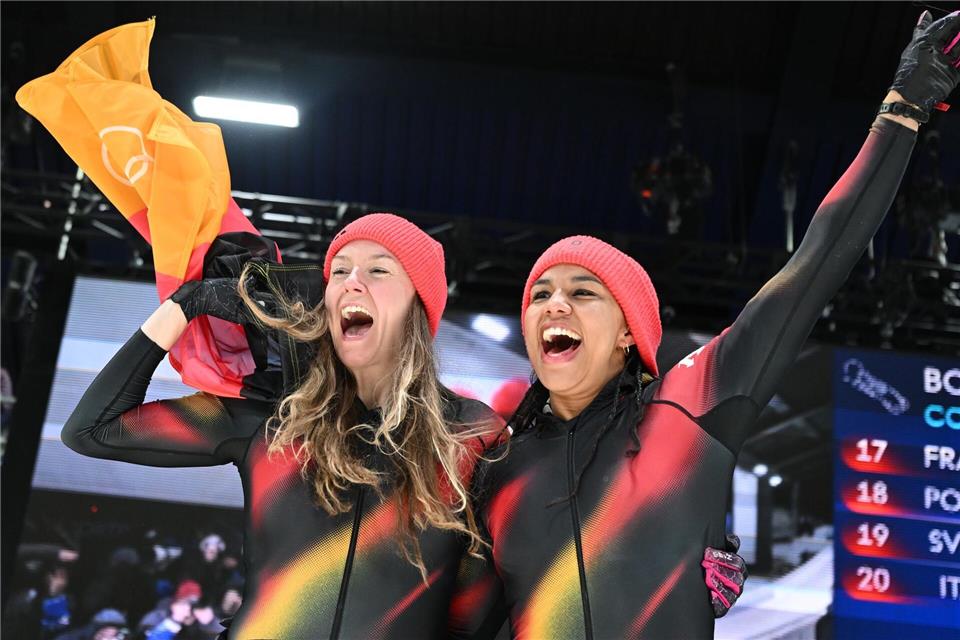 Nach der Gold-Fahrt: Laura Nolte (l) und Deborah Levi.Robert Michael/dpa