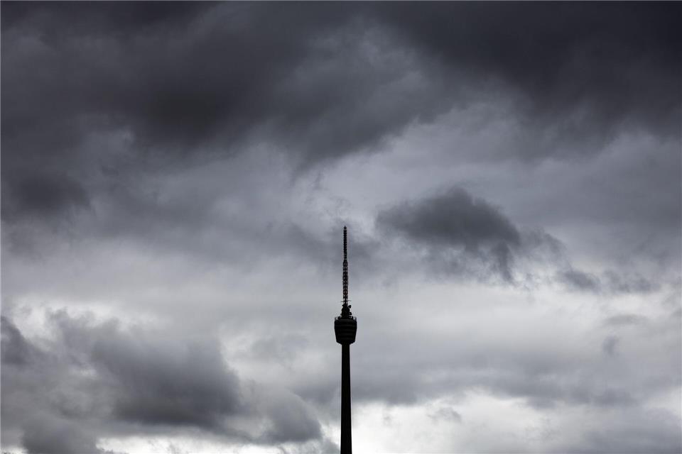 Nach der Hitze folgen die Gewitter. (Archivbild)Christoph Schmidt/dpa