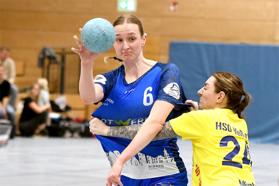 Nach der Niederlage gegen HSG VeRuKa steht für Sandra Tepferd (links) und den TV Borken der nächste Härtetest an. Foto: