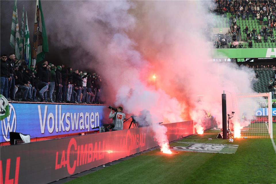 Nach der Niederlage gegen den Hamburger SV herrschte beim VfL Wolfsburg Untergangsstimmung.Andreas Gora/dpa