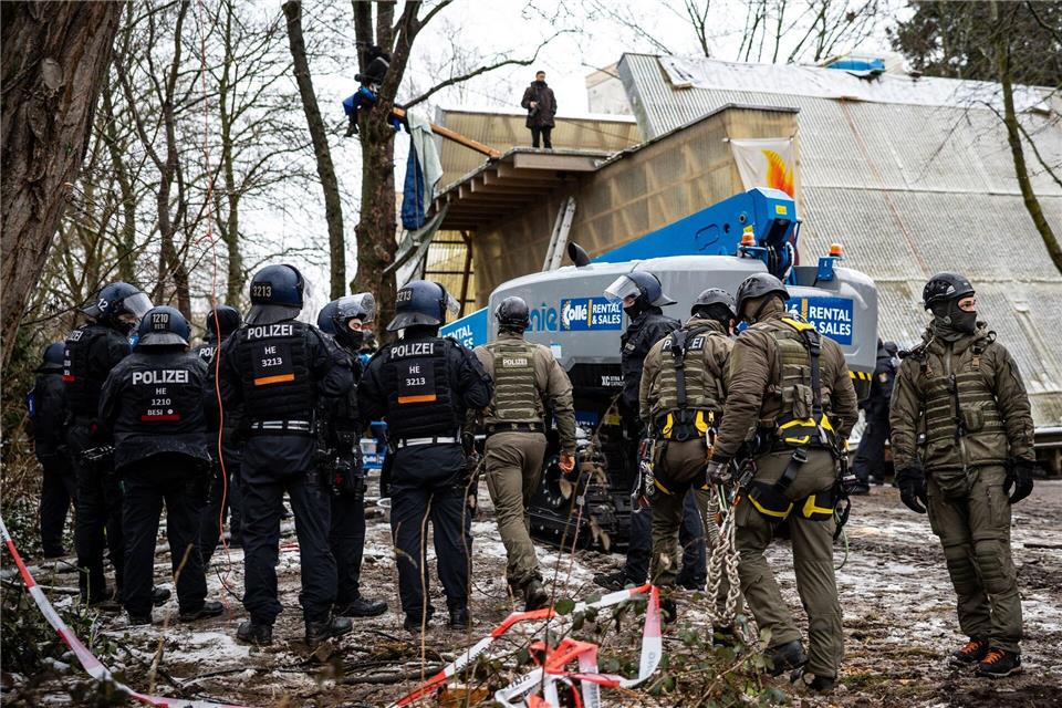 Nach der Räumung hat die Rodung begonnen.Christopher Millau/dpa