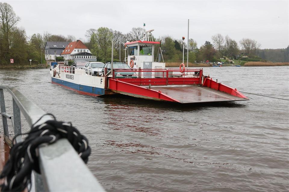 Nach der Saison soll die „Missunde II“ wieder in Betrieb genommen werden. (Archivbild)Christian Charisius/dpa