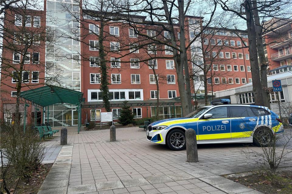 Nach der Schussabgabe war die Notaufnahme des Krankenhauses zunächst geschlossen. Daniel Löb/dpa