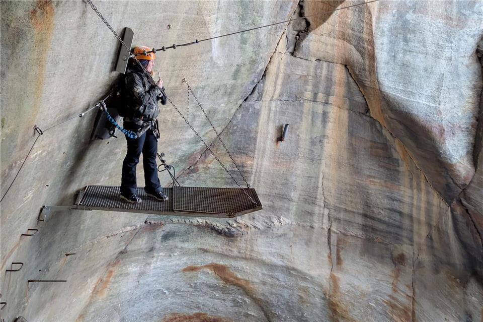 Nach der Seilfahrt in ein schwarzes Loch tut sich eine riesige Höhle auf - auch hier sollte man schwindelfrei sein. Nathalie Helene Rippich/dpa-tmn