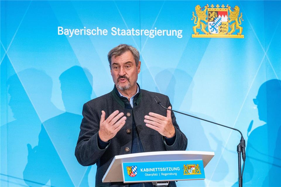 Nach der Sichtung von Drohnen über dem Münchner Flughafen will Bayerns Ministerpräsident Markus Söder (CSU) mehr Rechte für die Polizei des Landes (Archivbild).  Armin Weigel/dpa