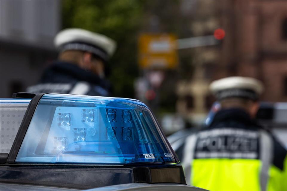 Nach der Sprengung sicherte die Polizei vor Ort Spuren. (Symbolbild)Philipp von Ditfurth/dpa