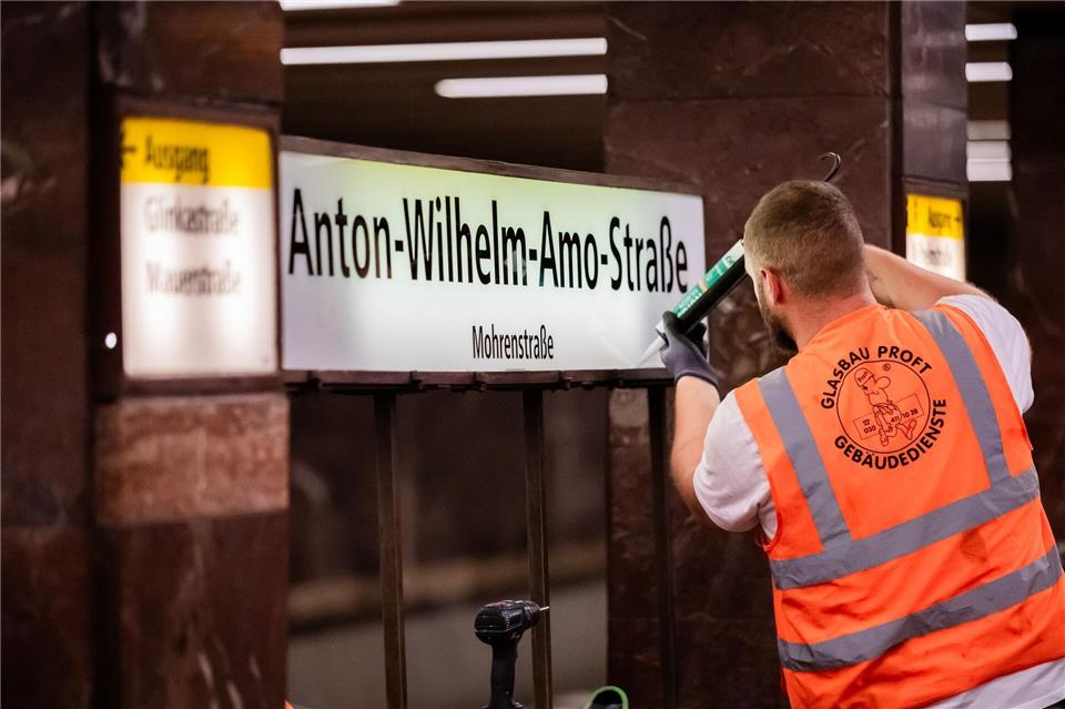 Nach der Straße wird auch die U-Bahn-Station umbenannt.Christoph Soeder/dpa
