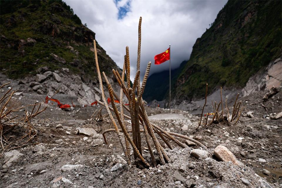 Nach der Sturzflut im HimalayaTingshu Wang/Pool Reuters vai AP/dpa
