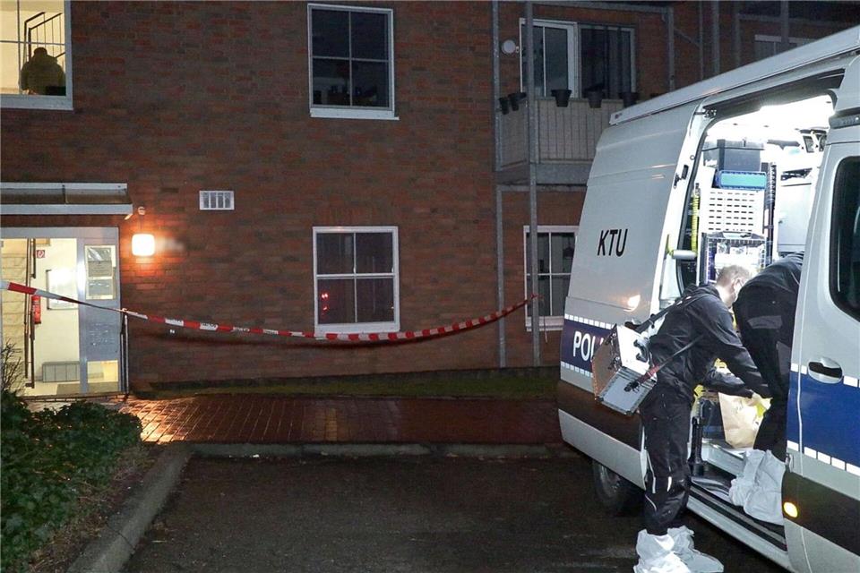 Nach der Tat nahm die Polizei den Tatort unter der Lupe, auch Kriminaltechniker nahmen ihre Arbeit auf.Justin Brosch/dpa