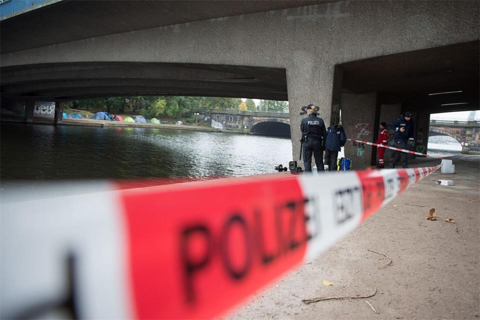 Nach der Tat sperrte die Polizei den Tatort ab. (Archivbild)picture alliance / dpa