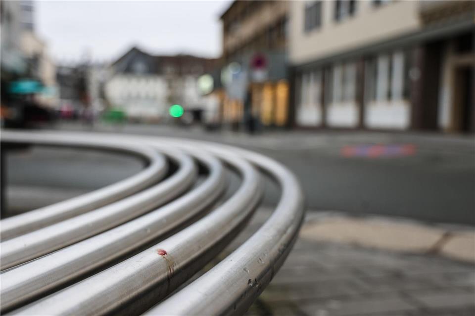 Nach der Tat waren Teile der Innenstadt von Meschede am Freitagmorgen gesperrt. Alex Talash/dpa
