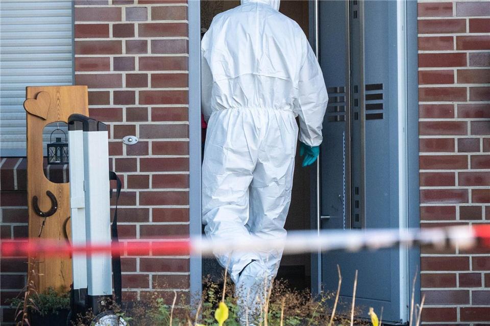 Nach der Tötung einer Frau in Gyhum im Landkreis Rotenburg ermitteln Polizei und Staatsanwaltschaft gegen den Partner der Frau. Sina Schuldt/dpa