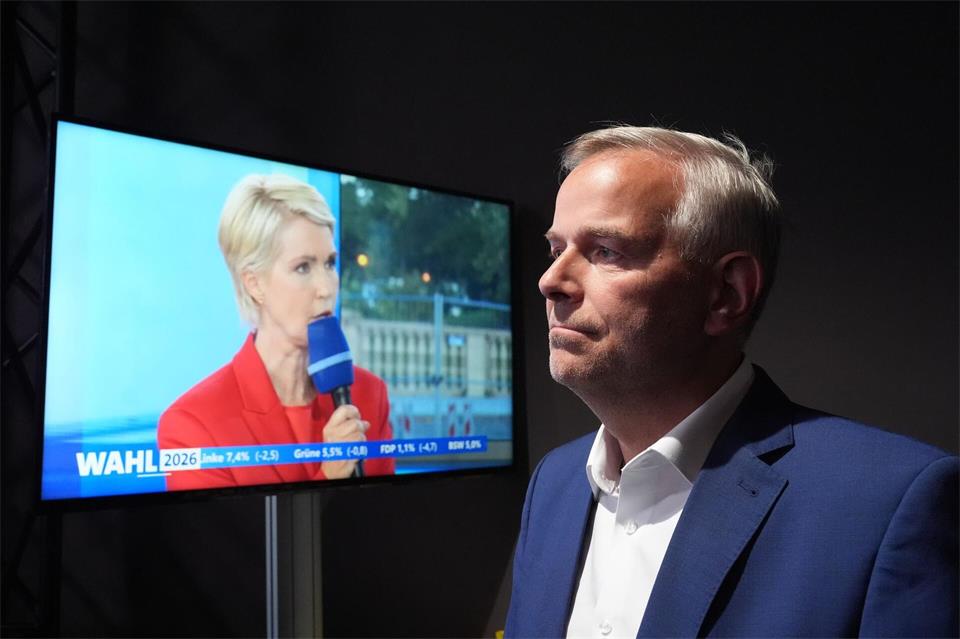 Nach der Wahl in Mecklenburg-Vorpommern: Schwesig und HolmMarcus Brandt/dpa Pool/dpa