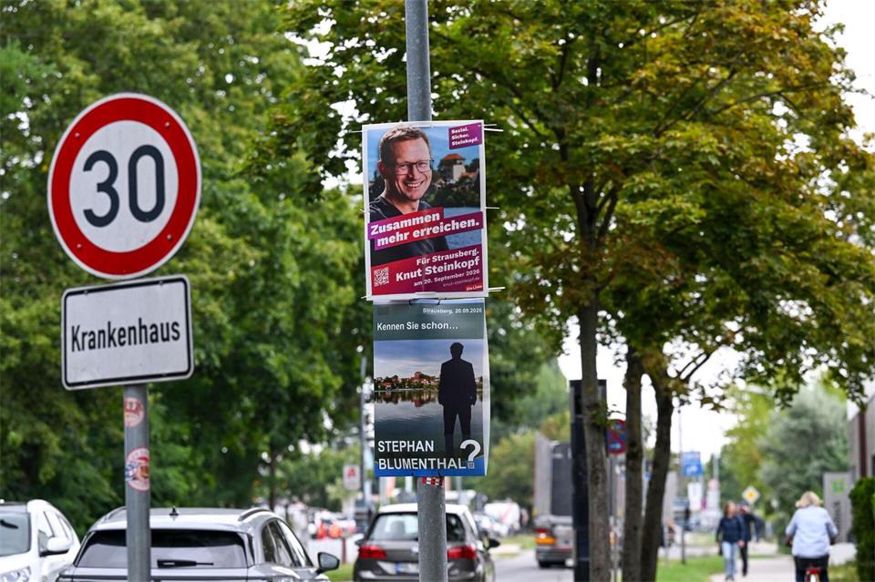 Nach der Wiederholungswahl in Strausberg gehen eine Kandidatin und ein Kandidat in die Stichwahl. (Archivbild)Jens Kalaene/dpa