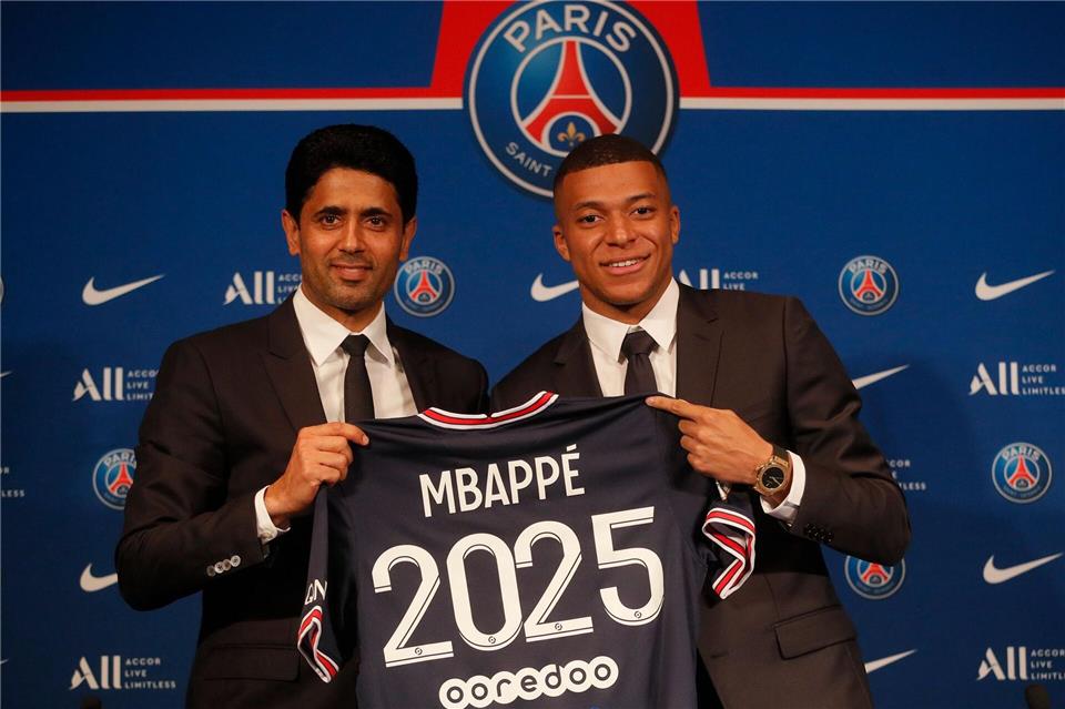 Nach eineinhalb Jahren juristischen Tauziehens zwischen PSG und Mbappé hat das Arbeitsgericht zugunsten des Spielers entschieden (Archivbild).Michel Spingler/AP/dpa