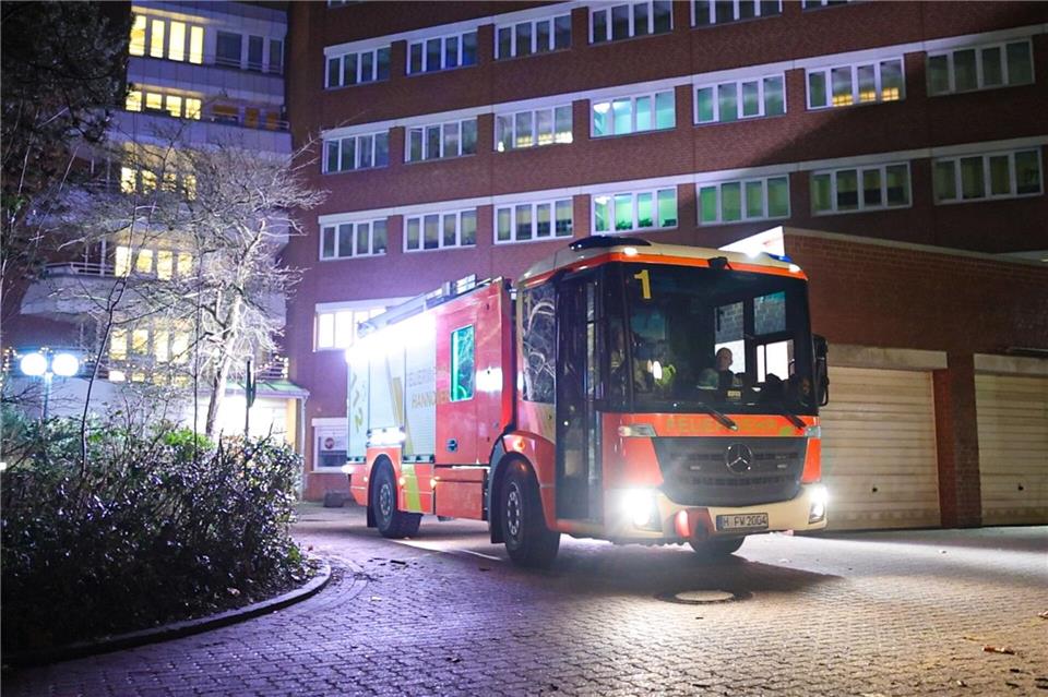 Nach einem Feuer in einer Pflegeeinrichtung in Hannover stirbt ein Mann in einem Krankenhaus.---/dpa