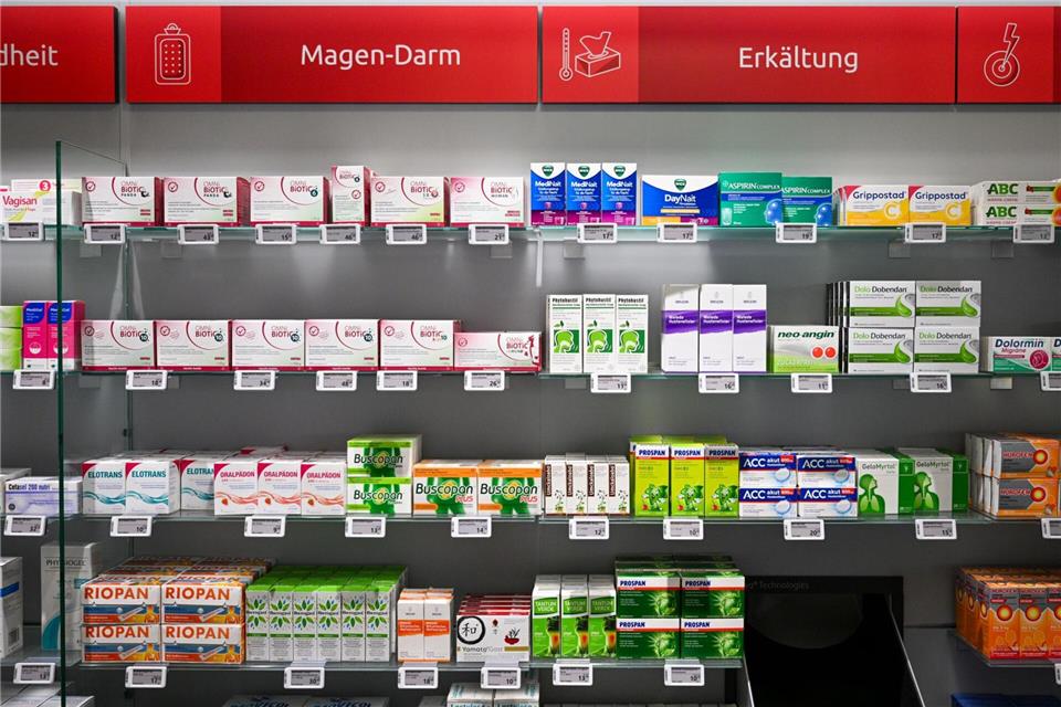 Nach einem Imbissbesuch in Neuburg an der Donau klagten Dutzende Menschen über Magen-Darm-Beschwerden. (Symbolbild) Jens Kalaene/dpa