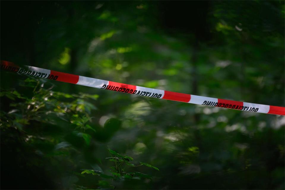 Nach einem Jagdunfall im Kreis Höxter Anfang des Jahres laufen die Ermittlungen wegen fahrlässiger Körperverletzung weiter. (Symbolbild)Robert Michael/dpa