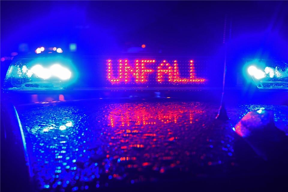 Nach einem Lkw-Unfall bei Erlangen war die A3 stundenlang gesperrt. (Symbolbild)Stefan Puchner/dpa